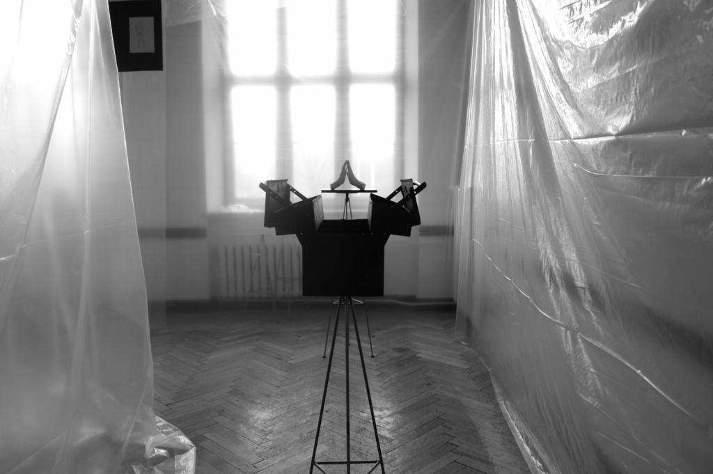 Art exhibition in Warsaw, 2015, sculptures, installation, Michal Saniewski